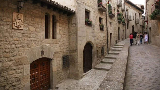 Monasterios, pueblos abandonados, tesoros del mudéjar: lo que no sabes de Zaragoza
