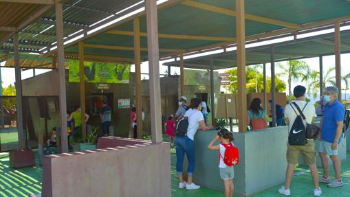 ¿Está abierto ya el Zoo de Madrid o PortAventura en Tarragona? Estas son las fechas para hacer planes en familia