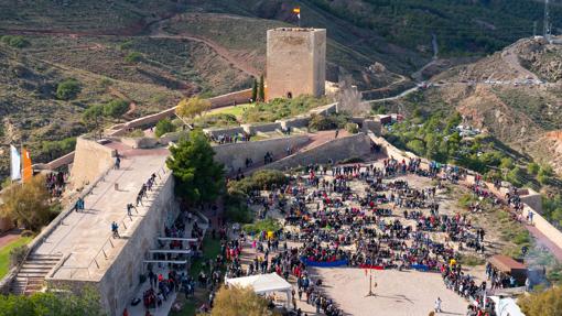 Panorámica del castillo de Lorca desde la torre Alfonsina, con El Espolón al fondo