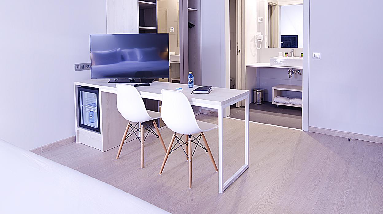 Una habitación de B&amp;B Hotels acondicionada para el teletrabajo