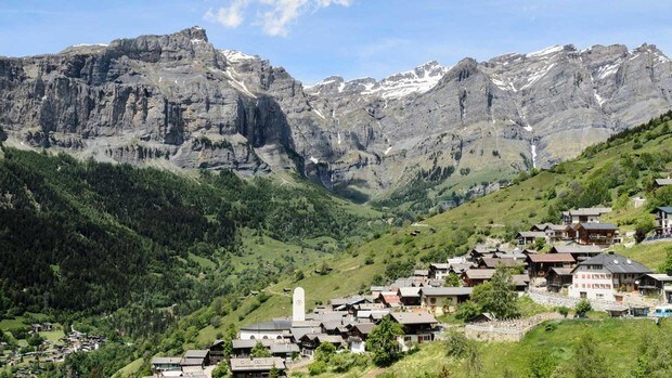 Un pueblo suizo ofrece 70.000 euros a las familias que se muden allí