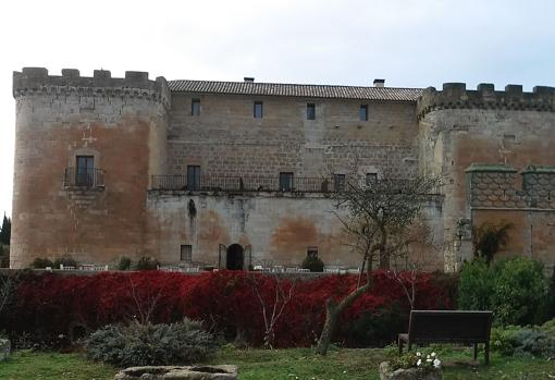 Castillos y palacios en España cargados de misterio donde las leyendas se mezclan con la realidad