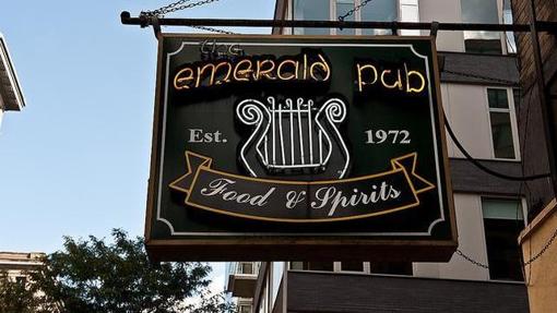 En el Emerald Pub, a Griffin Dune le hacen un corte de pelo de lo más original. «¡Jo, que noche!» (Martin Scorsese, 1985)