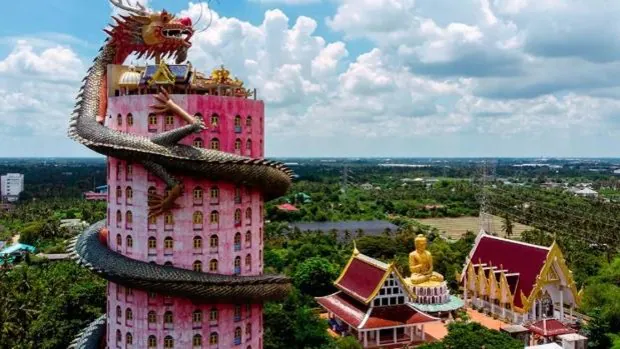 Wat Samphran, el dragón que custodia el templo que no aparece en las guías de viaje
