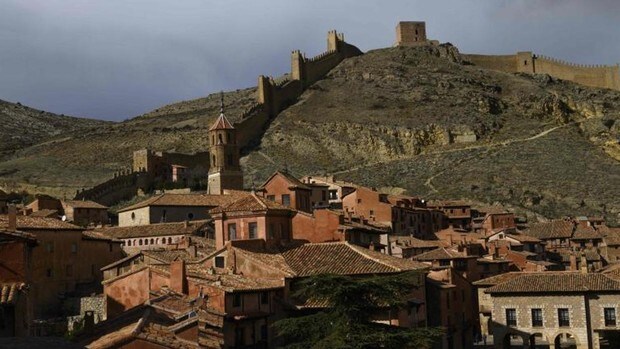 Cuatro rutas por el Aragón despoblado entre murallas, viñedos y castillos