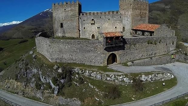 El castillo de Argüeso, la fortaleza medieval que defendió 'la leona de Castilla'