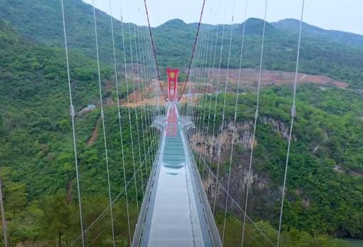 Cinco de los puentes de cristal más impresionantes del mundo