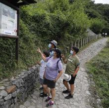 Turistas en la zona de Santo Adriano