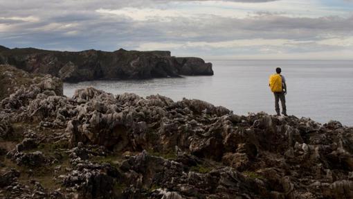 Un peregrino cerca de Llanes