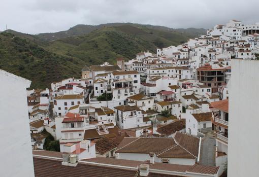 Almáchar, a 35 km de Málaga, en la comarca de la Axarquía