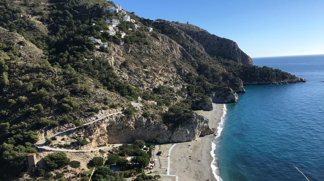 Vista aérea de la playa de Cantarriján