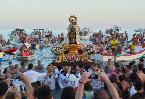 Procesión de la Virgen del Carmen en las playas de Pedregalejo