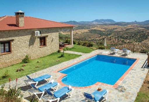 Casa rural con piscina en El Gastor, Cádiz