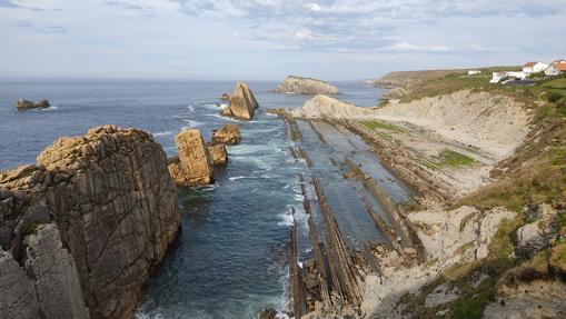 Playa de La Arnía, en el parque natural de las Dunas de Liencres y Costa Quebrada