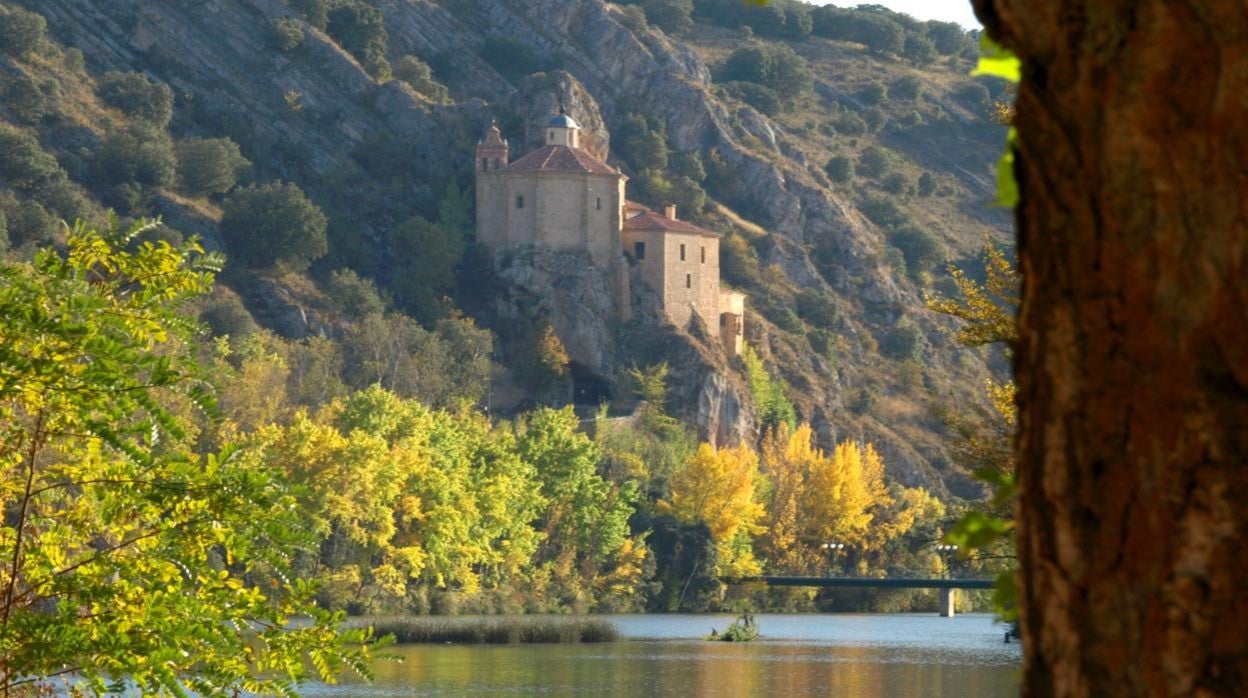 Ermita de San Saturio, junto al Duero, en Soria