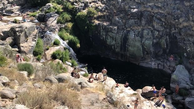 Las mejores piscinas naturales de España para despedirse del verano