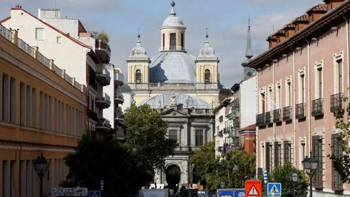 Fachada de la Basílica de San Francisco El Grande de Madrid