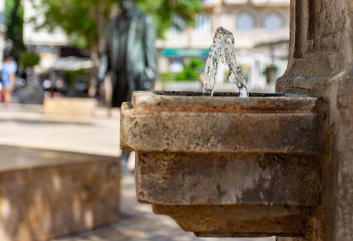 Conocido «cañillo de agua» en la Puerta de Purchena en Almería.