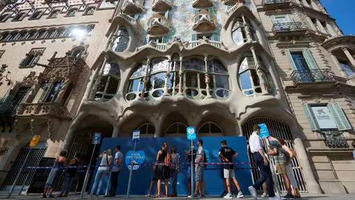 Turistas en la entrada de Casa Batlló, en julio de 2020