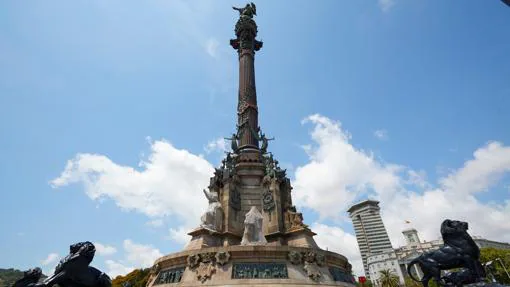 Vista de la estatua de Colón situada al final de las Ramblas de Barcelona