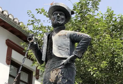 Estatua del Chorrojumo en Granada