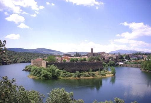 Imagen del castillo de los Mendoza de Buitrago de Lozoya