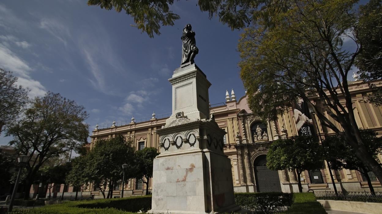 La Plaza del Museo de Bellas Artes, con la estatua de Murillo en el centro