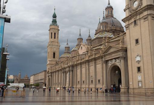 Plaza de Nuestra Señora del Pilar, en la imagen la basílica