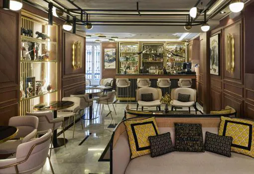 El bar del Hotel Palacio Vallier está inspirado en la atmósfera de las coctelerías americanas de los años 30. Se diseñó junto a la firma Lladró