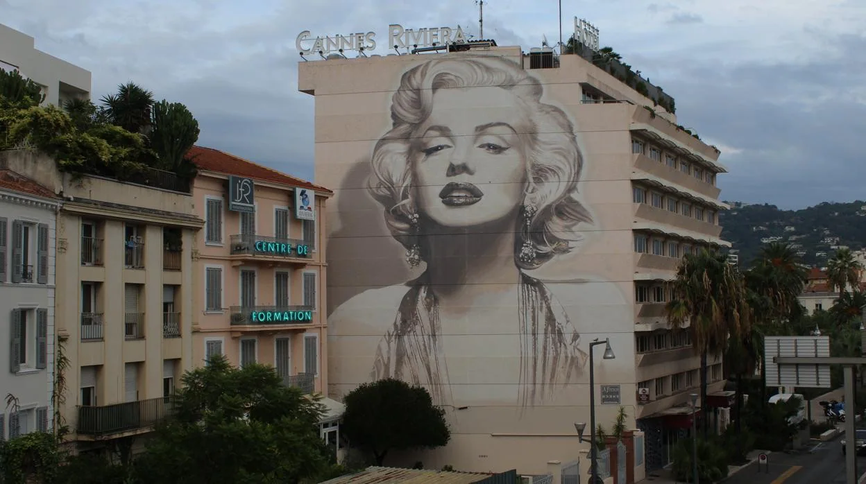 Mural dedicado a Marilyn Monroe en el hotel Best Western Plus de Cannes