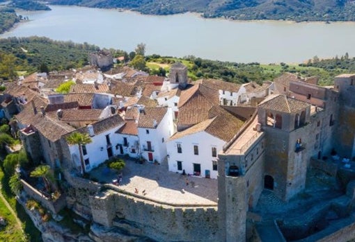 Vista aéra de la zona fortificada de Castellar de la Frontera