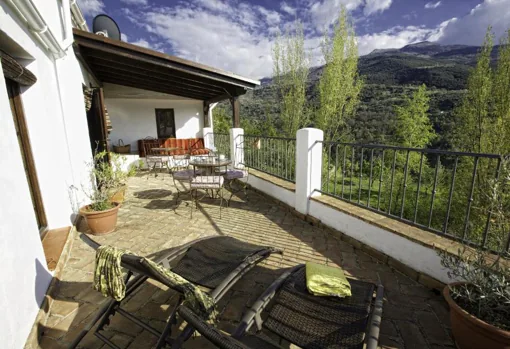 Terraza de la Casa Rural Arroyo de la Greda, en Granada