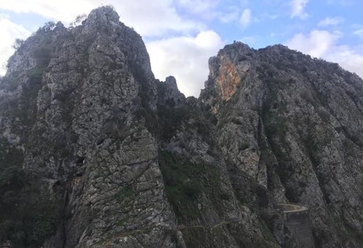 La ubicación de la presa de Los Caballeros es sencillamente espectacular