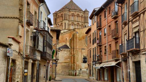 Calle Mayor y torre de la colegiata de Toro, Zamora