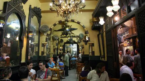 Cafe al-Fishawi en el bazar Khan al-Khalili, en El Cairo