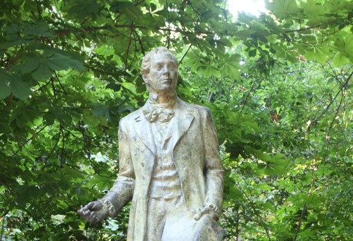 Estatua de Washington Irving en Granada