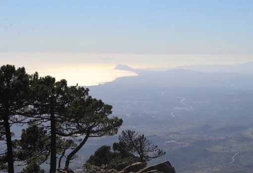 Espectacular vista del Mediterráneo desde Los Reales de Sierra Bermeja