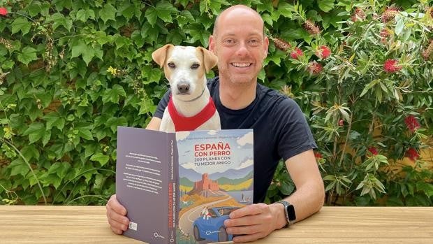 Vacaciones en coche con el perro: qué debes saber para que sean un éxito
