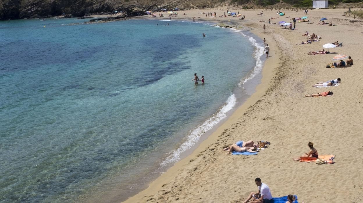 Hasta 18 playas de España estrenan el distintivo Bandera Azul por su calidad y alto nivel de servicios