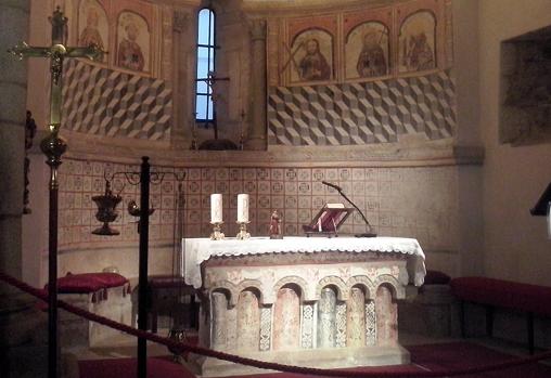 La templaria Iglesia de Santa María de Melide guarda numerosos secretos, entre ellos, su altar: una ara celta-romana