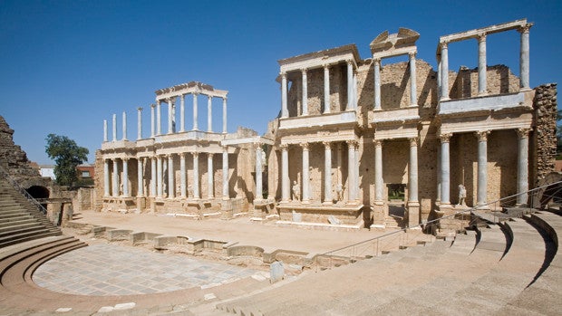 Detalles que demuestran la grandeza del teatro romano de Mérida