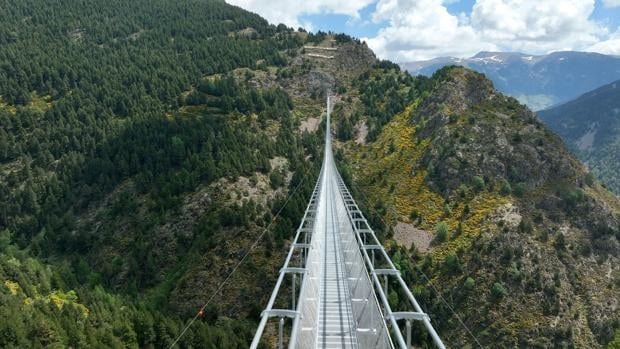 Este nuevo puente tibetano está cerca y es el segundo más largo del mundo