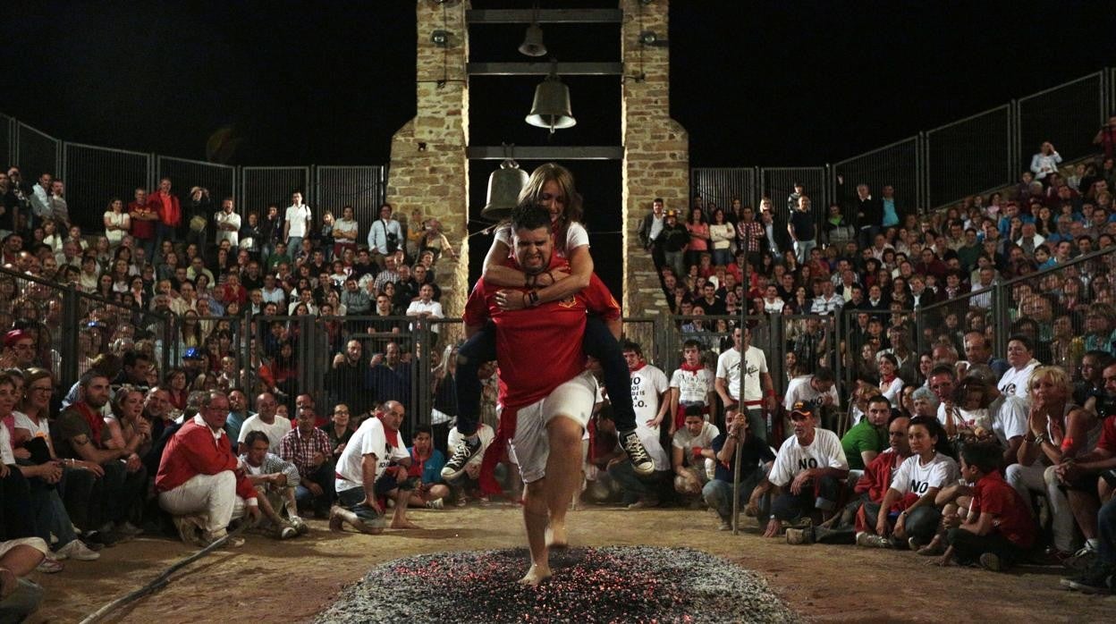 Ritual del Paso del Fuego en San Pedro Manrique