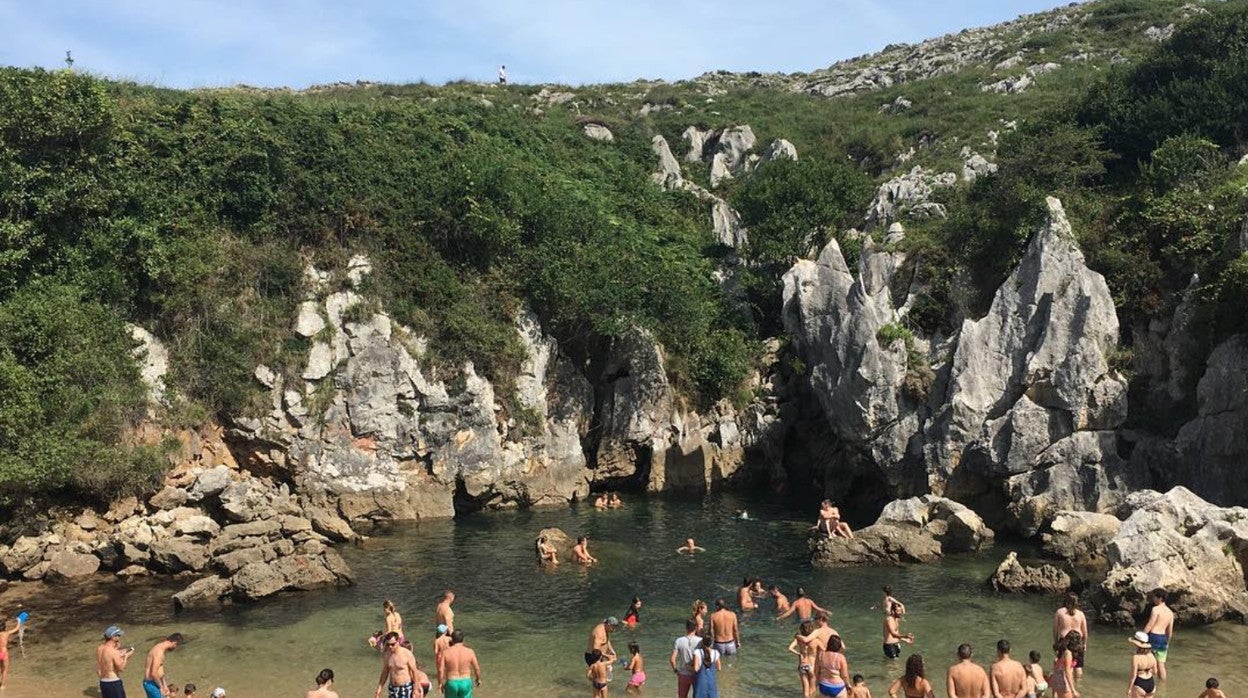 Playa de Gulpiyuri, Asturias