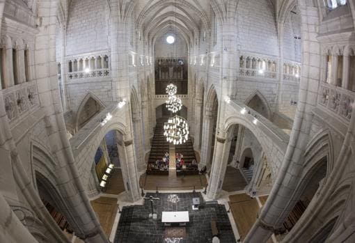Interior de la catedral Santa María de Vitoria
