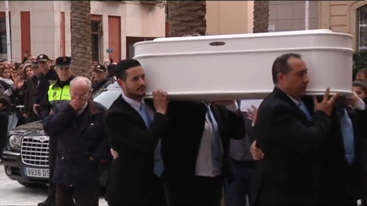 Llegada del féretro con los restos mortales del pequeño Gabriel Cruz