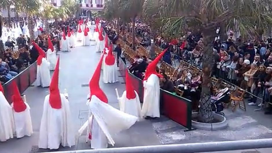 VÍDEO: Tres cofradías coinciden en San Juan de Dios por la nueva Carrera Oficial