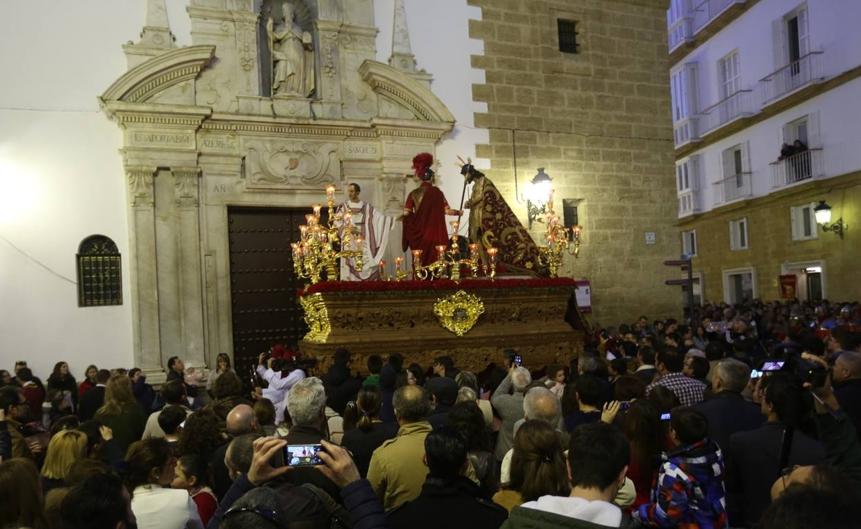 Vídeo y fotos: La Archicofradía del Ecce-Homo se luce este Martes Santo