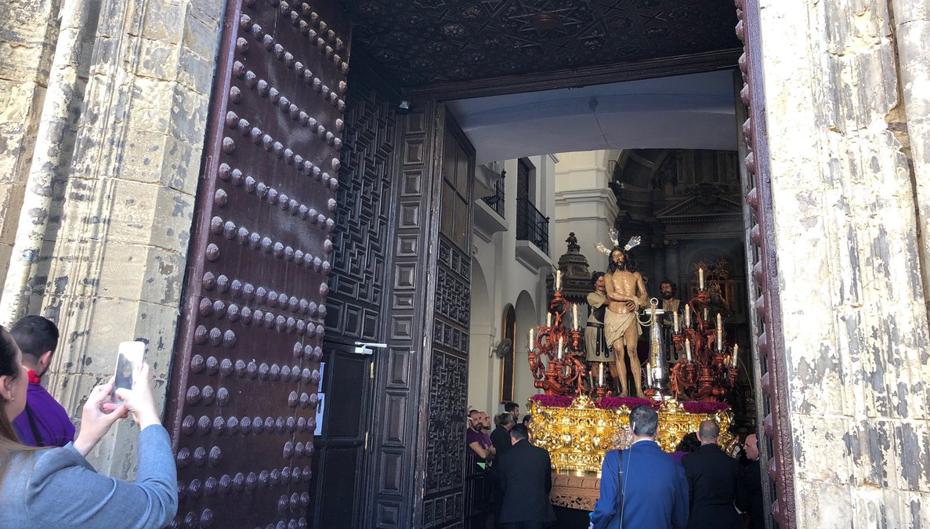 VÍDEO: Salida de Columna de la iglesia de San Antonio