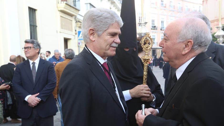 Vídeo y fotos: Dastis ordena la primera levantá del Caminito que procesiona este Miércoles Santo